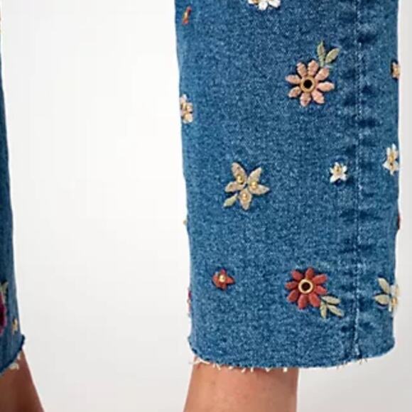EUC Driftwood Jeans Colette Embroidered Crop Straight Jean in Prairie - Picture 3 of 15